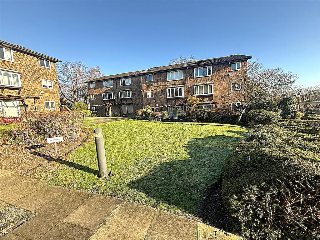 COMMUNAL GARDENS, GARAGE &amp; PARKING