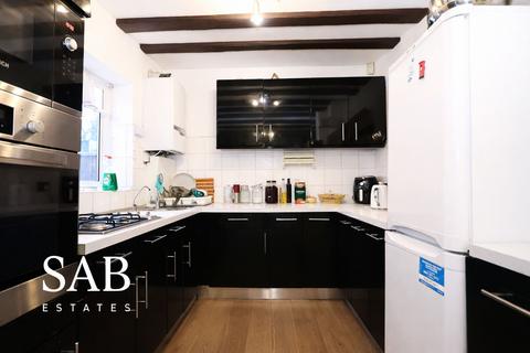 4 bedroom end of terrace house to rent, Pembroke Road, Greenford, UB6