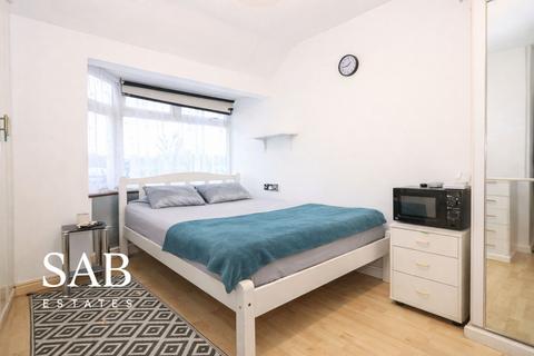 4 bedroom end of terrace house to rent, Pembroke Road, Greenford, UB6