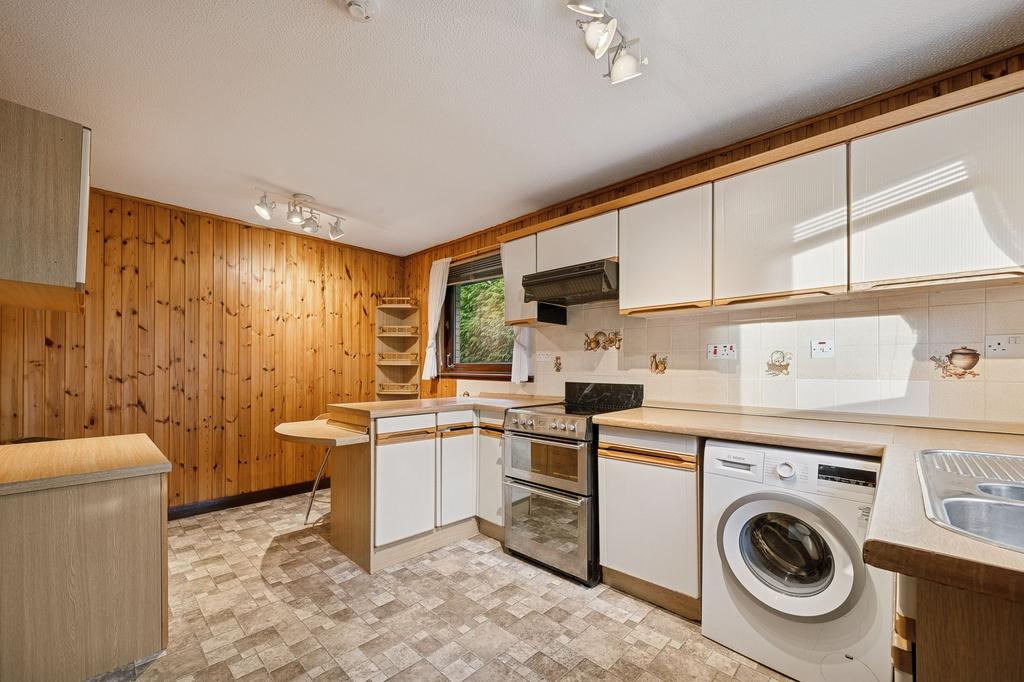 Kitchen/ Dining Area