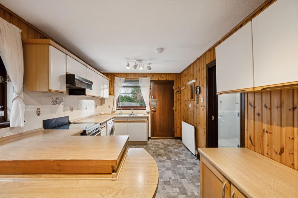 Kitchen/ Dining Area