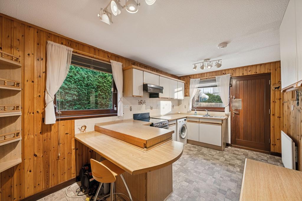 Kitchen/ Dining Area