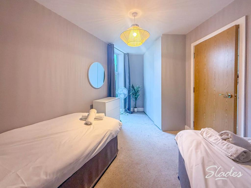 Bedroom 2 (2)
