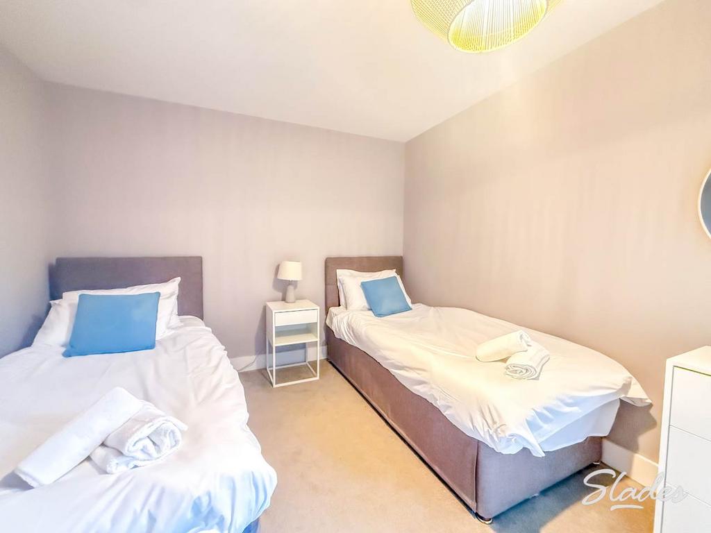 Bedroom 2 (3)