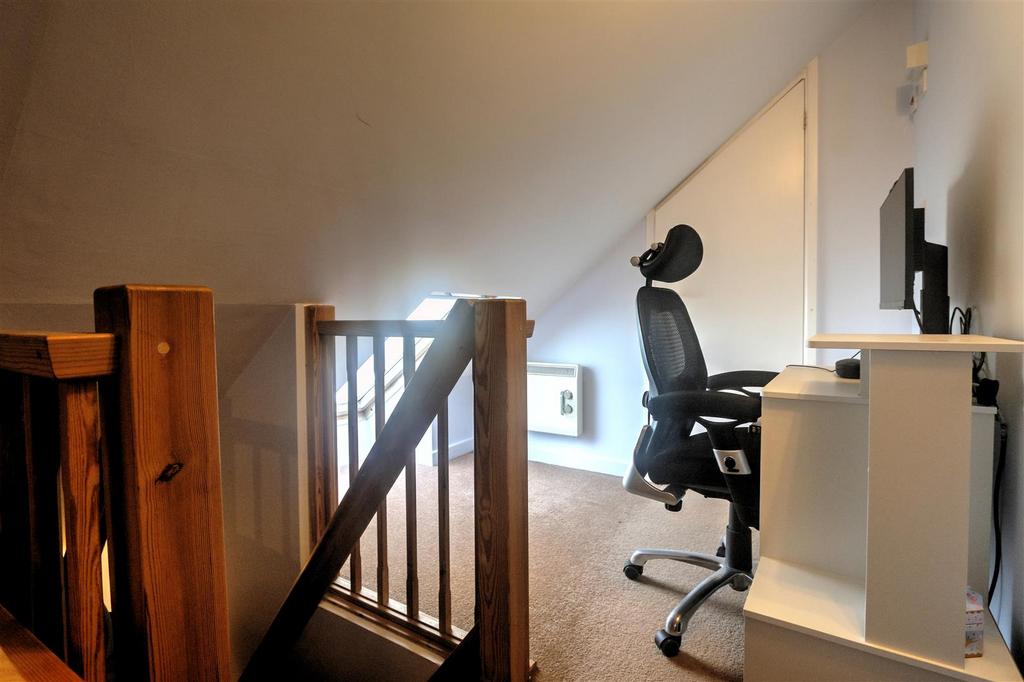 Attic Room 2.jpg