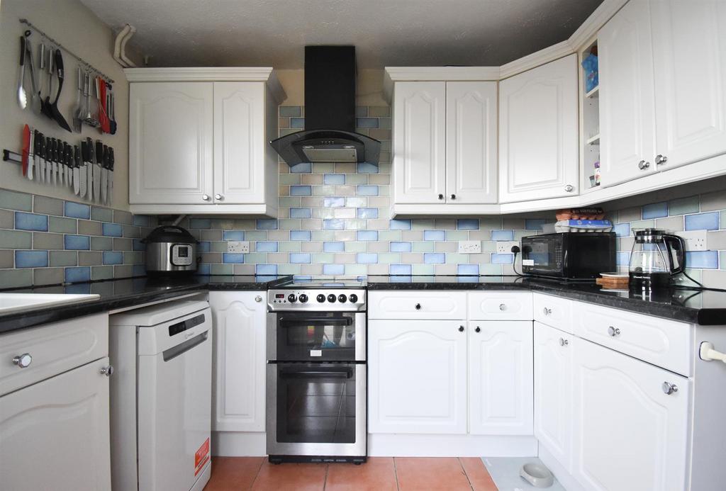 Kitchen 2.jpg