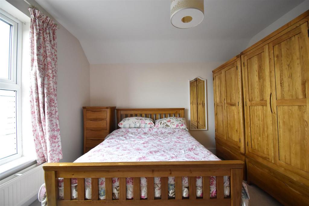 Bedroom 1.JPG