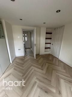 undefined, Regent Avenue, Uxbridge