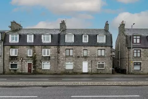 3 bedroom flat for sale
