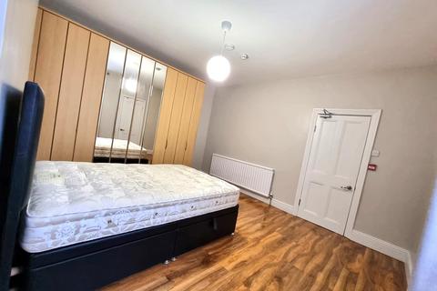 Studio to rent, Ecclesall Road, Sheffield S11