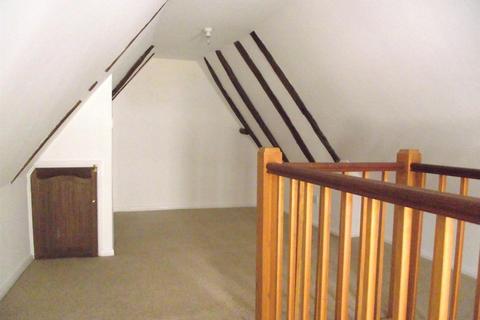 3 bedroom semi-detached house to rent, East Street, Coggeshall