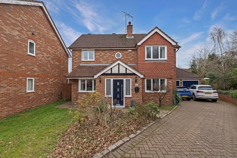 5 bedroom detached house for sale - Dingle Close, Macclesfield SK10