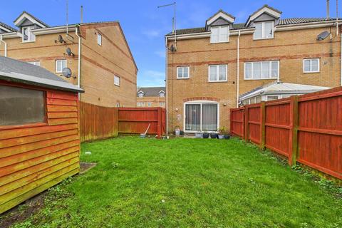 3 bedroom townhouse for sale, Phoenix Close, Peterborough, PE2