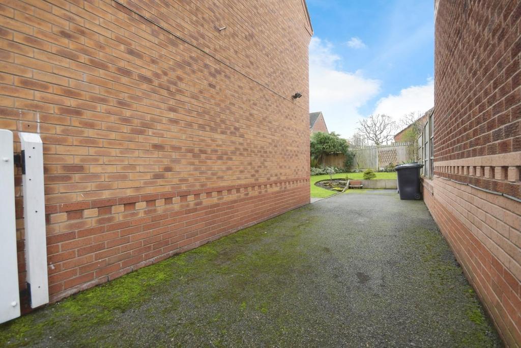 DRIVEWAY.jpg