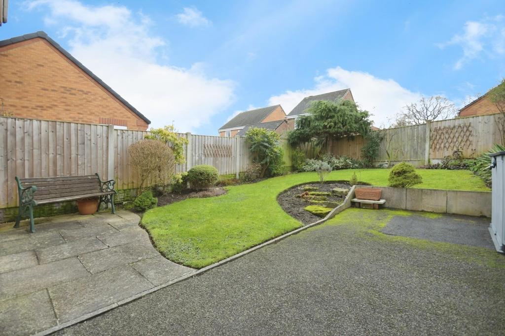 REAR GARDEN 01.jpg