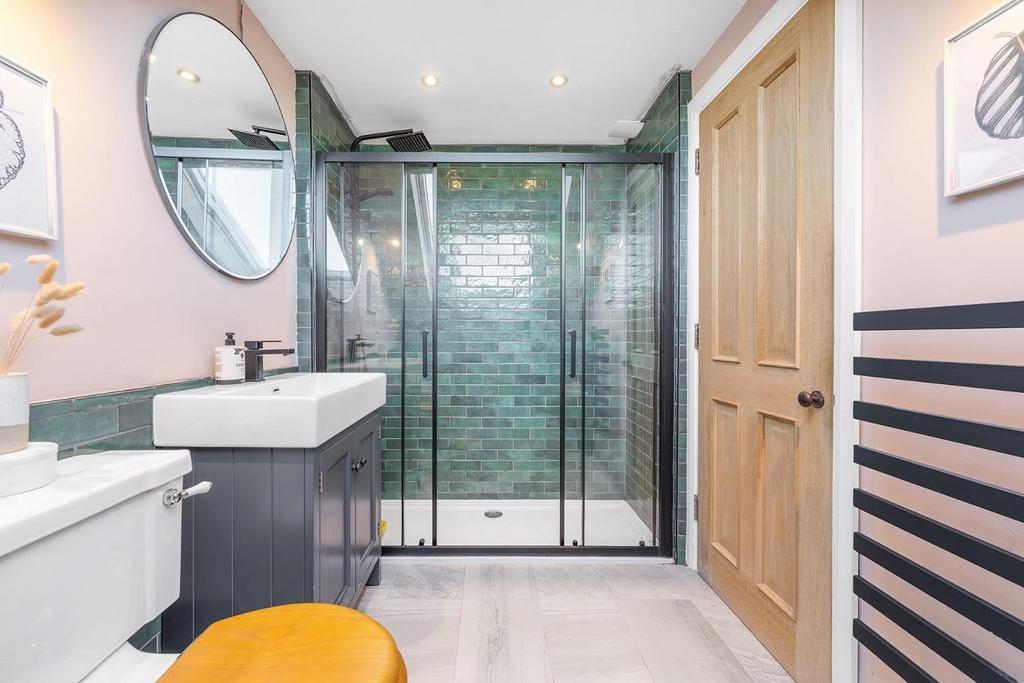 En-suite (2).JPG