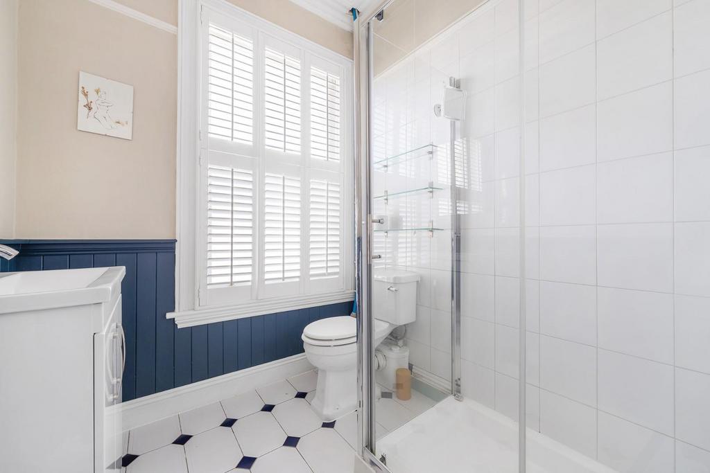 Bathroom (2).JPG