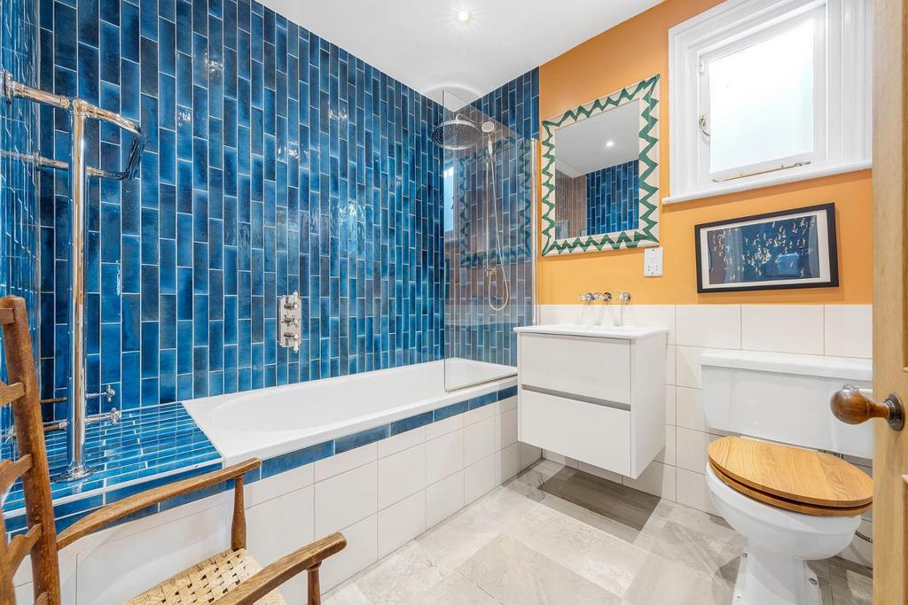 Family Bathroom.JPG
