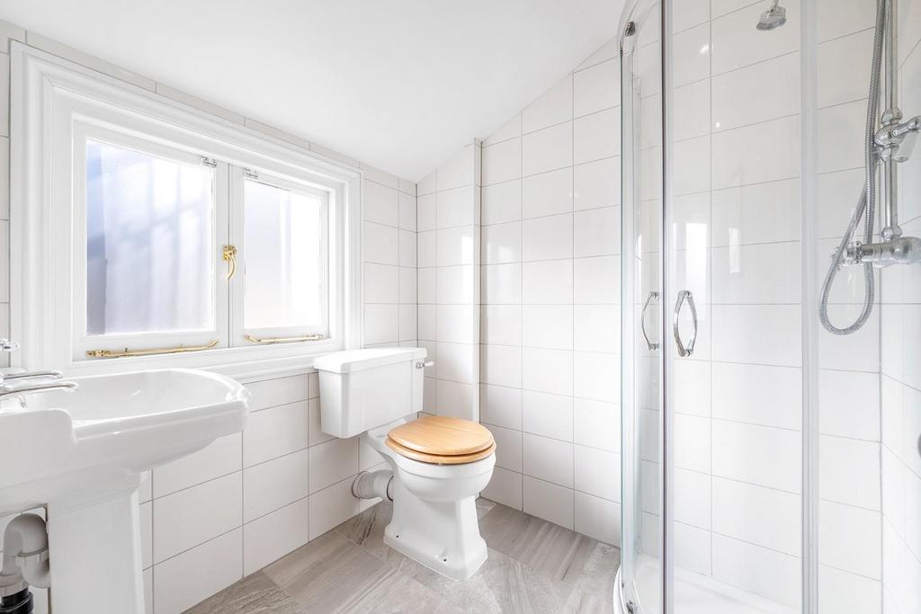 Bathroom.JPG