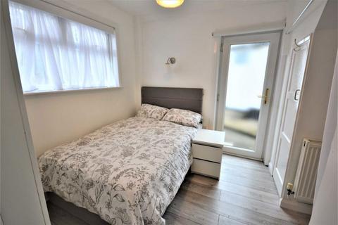 1 bedroom flat to rent, Layfield Crescent, London NW4
