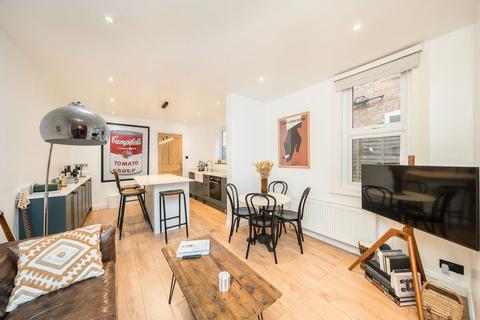 2 bedroom maisonette for sale, Byegrove Road, London SW19