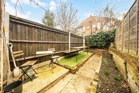 2 bedroom maisonette for sale, Byegrove Road, London SW19