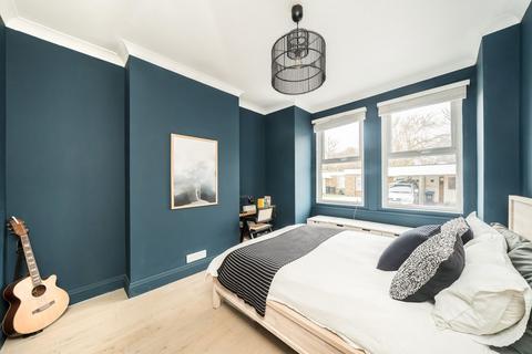 2 bedroom maisonette for sale, Byegrove Road, London SW19