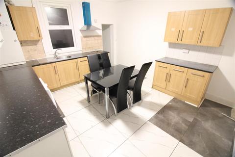 5 bedroom house to rent, Cowley Road, Uxbridge