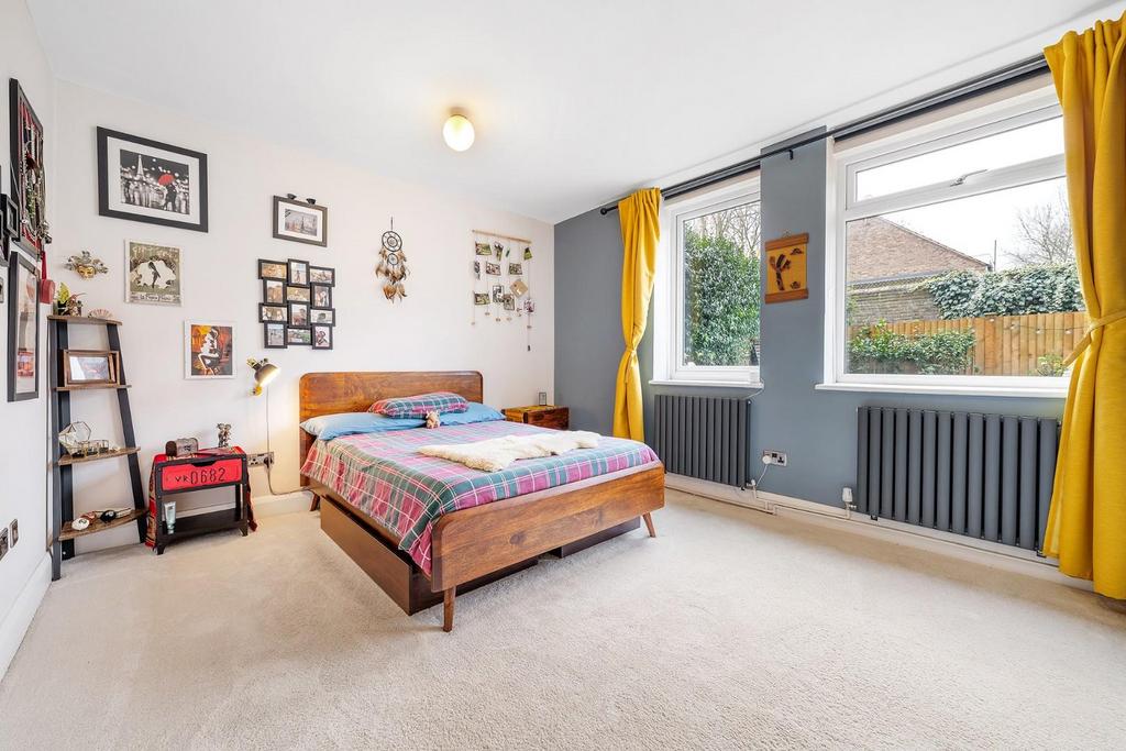 Bedroom 1.JPG