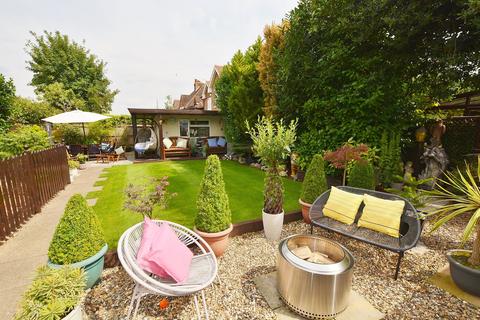 4 bedroom detached house for sale, Holtspur Top Lane, Beaconsfield HP9
