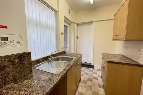 2 bedroom flat to rent, Rothbury Terrace, North Shields.  NE29 7AP