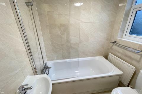 2 bedroom flat to rent, Rothbury Terrace, North Shields.  NE29 7AP
