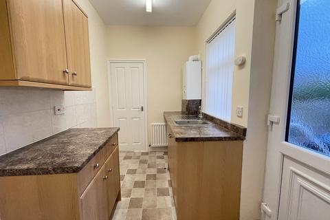 2 bedroom flat to rent, Rothbury Terrace, North Shields.  NE29 7AP
