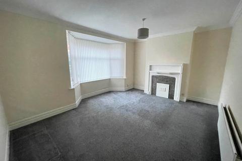 2 bedroom flat to rent, Rothbury Terrace, North Shields.  NE29 7AP