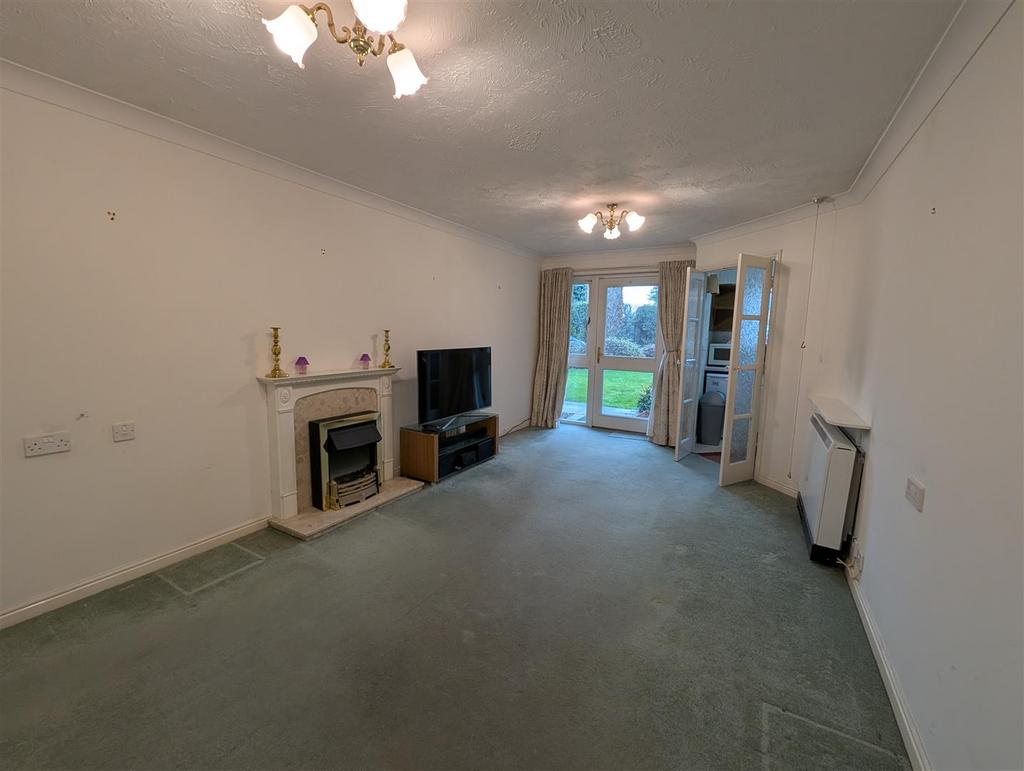 Lounge/Dining Room