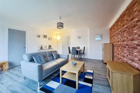 2 bedroom flat to rent, Nicholas Road, Liverpool