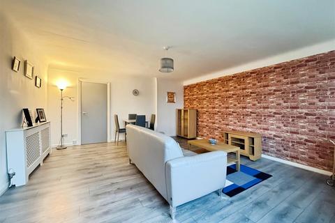 2 bedroom flat to rent, Nicholas Road, Liverpool