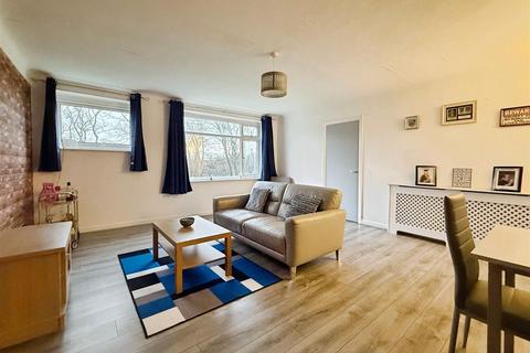 2 bedroom flat to rent, Nicholas Road, Liverpool