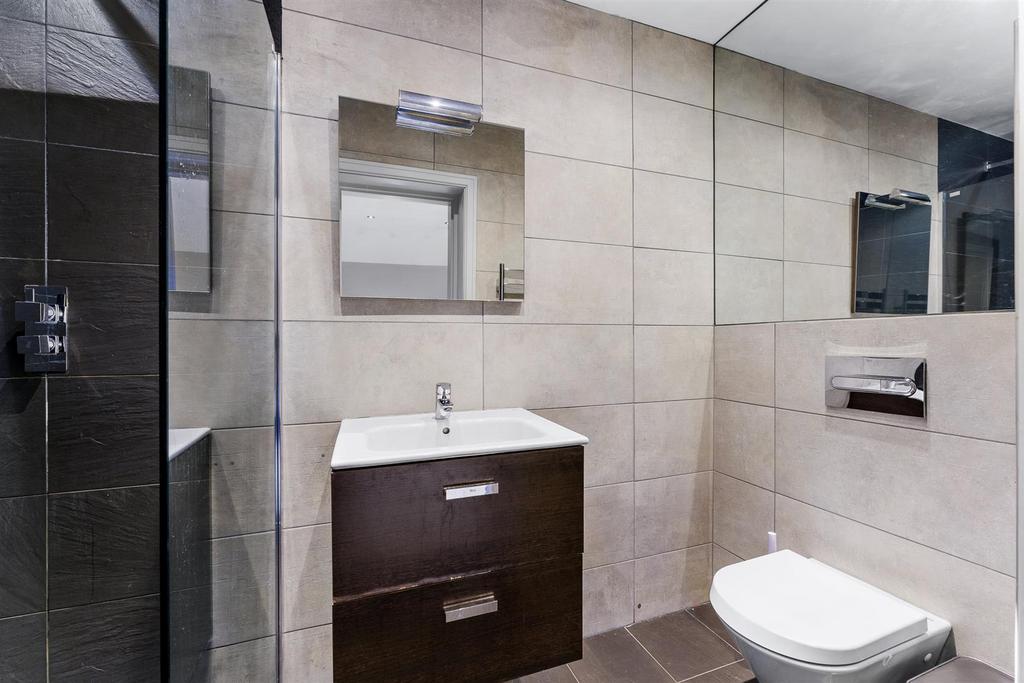 Bed 1 En Suite