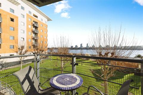 2 bedroom flat to rent, Fishguard Way, London, E16
