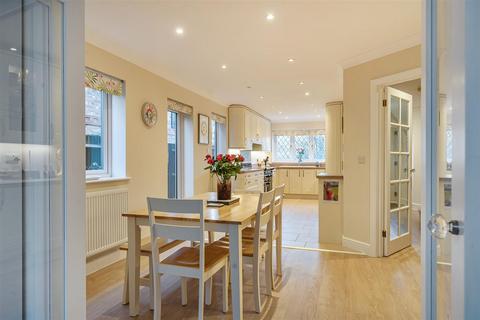 4 bedroom detached house for sale, Evans Way, Tring