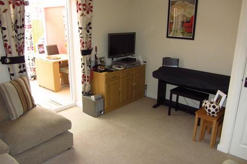 2 bedroom house to rent, Stackyard Close, Thorpe Astley