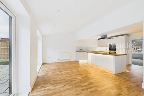 4 bedroom detached house for sale, Common Road, Bressingham