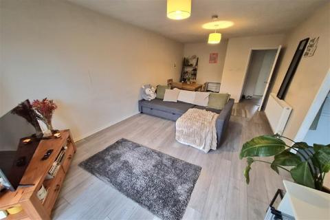 2 bedroom apartment to rent, Woking GU22