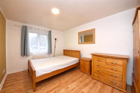 2 bedroom flat for sale, Davey Close, Palmers Green, N13