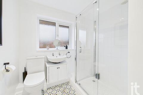 2 bedroom apartment for sale, Maveen Court, Edmonton Road, Woodsmoor, Stockport