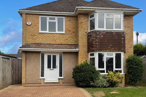 4 bedroom detached house to rent, Warnham Gardens, Bexhill-on-Sea, TN39