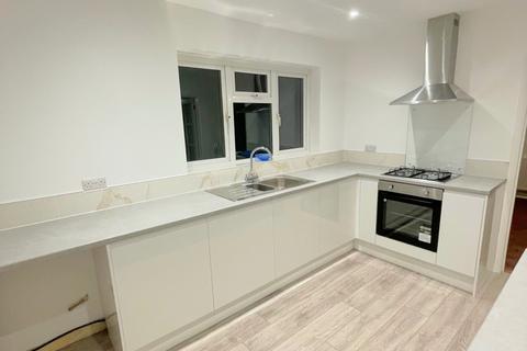4 bedroom detached house to rent, Warnham Gardens, Bexhill-on-Sea, TN39