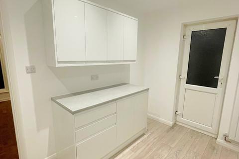 4 bedroom detached house to rent, Warnham Gardens, Bexhill-on-Sea, TN39
