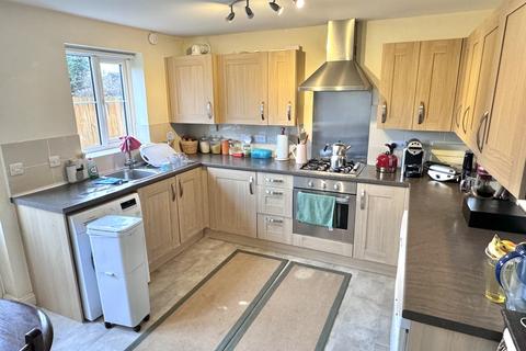 3 bedroom semi-detached house to rent, Post Mill Close, North Hykeham, Lincoln, Lincolnshire, LN6